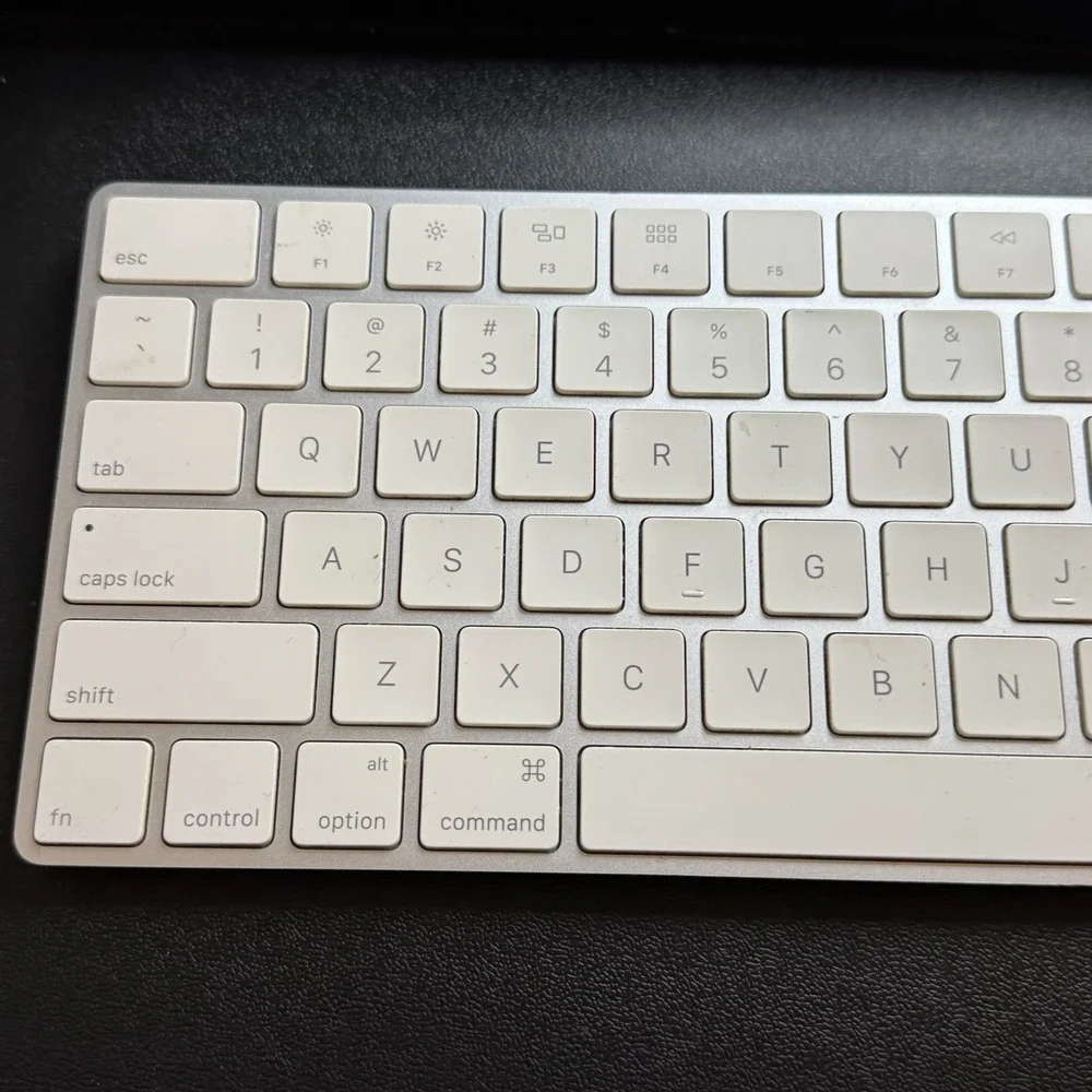 Apple Magic Keyboard Bluetooth A1644‎ Wireless Keyboard tested & Working- Silver